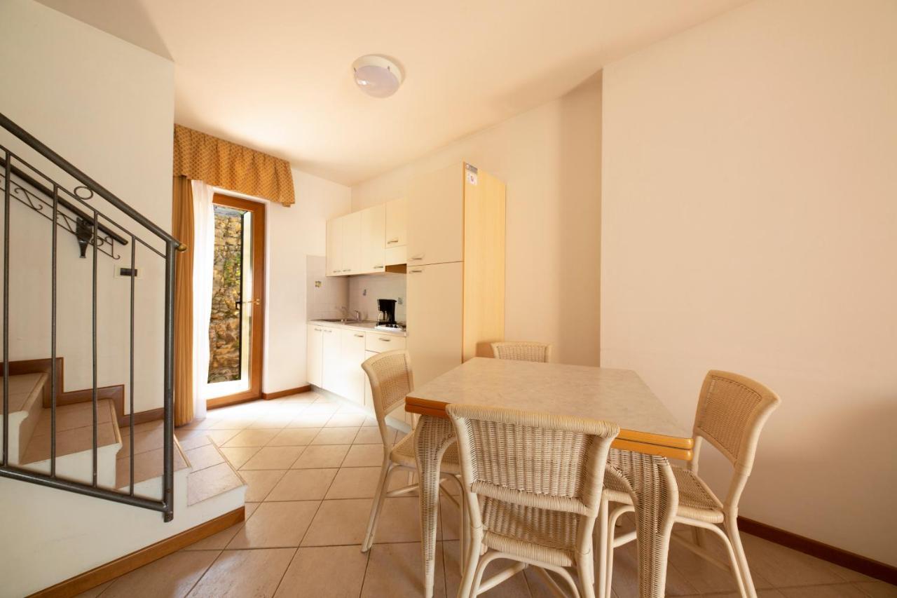Residence Castelli Brenzone sul Garda Luaran gambar